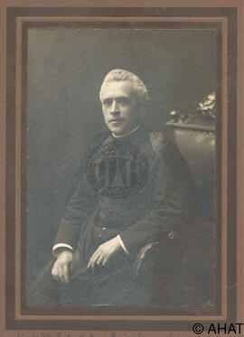 Fotografia d'estudi de Mn. Jaume Bofarull Cendra.