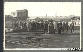 El cardenal Benjamín de Arriba y Castro acompanyat pels assistents a les conferencies Quaresmals ...